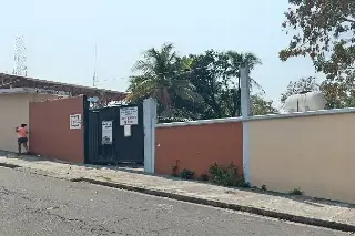 Imagen Toman clases en casa por falta de luz en Telesecundaria de Veracruz 