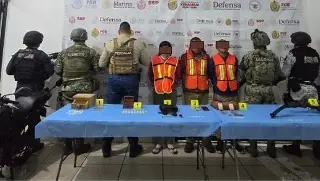 Caen 3 en Maltrata; les aseguran arco de cacería, droga y vehículos