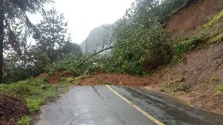Imagen Derrumbe incomunica a localidades de Calcahualco, Veracruz. Precaución