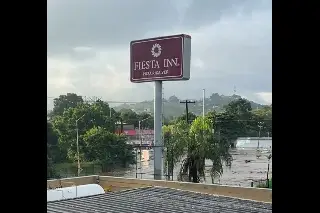 Imagen Inundación afectó a 137 huéspedes de este hotel en Poza Rica (+Videos)