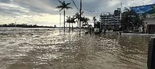 Imagen Corriente se lleva restaurante en malecón de Tuxpan, Veracruz