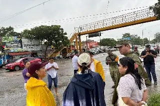 Imagen Maestros instalan centro de acopio para damnificados por lluvias al norte de Veracruz