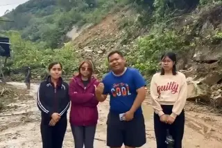 Imagen Maestros quedan varados tras lluvias en Ilamatlán, Veracruz; piden ser rescatados