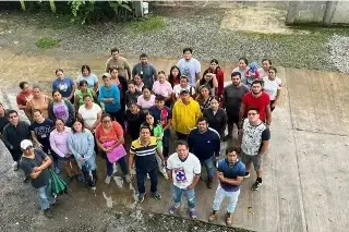 Imagen Rescatan a docentes que se encontraban atrapados en Ilamatlán, Veracruz