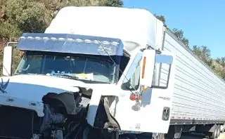 Imagen Chocan dos unidades de carga pesada en autopista de Veracruz