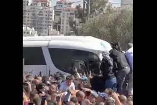 Imagen Hamas concluye liberación de 20 rehenes. Así llegaron a territorio israelí (+Video)