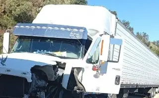 Choque por alcance de dos unidades de carga pesada sobre la autopista Orizaba-Puebla