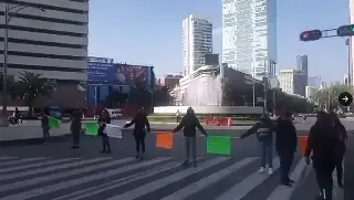 Imagen Trabajadores del SAT bloquean Paseo de la Reforma y otras calles