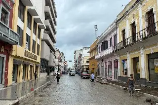 Imagen Estos son los daños que han sufrido comercios del centro de Veracruz por apagones; 'cables nadan en aguas negras'