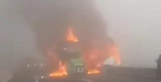 Se incendian tráileres en autopista de Veracruz; hay un lesionado de gravedad 