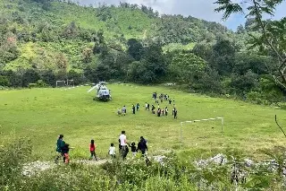 Imagen Seguimos aquí esperando ayuda: maestra incomunicada en Veracruz