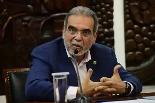 Imagen Son 5 los amparos contra prórroga de rector de la UV, ¿Cuándo se resolverían?
