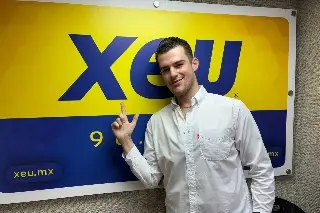Imagen Primer candidato a Rey del Carnaval de Veracruz visita XEU (+video)