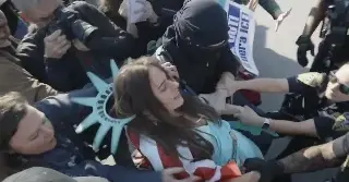 Imagen Protestan frente a instalaciones del ICE en Broadview, Illinois. Acusan vi0lencia (+Video)