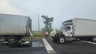 Imagen Cierre parcial de circulación por accidente en la Coatzacoalcos-Villahermosa ¿A qué altura?