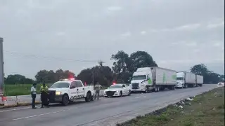 Imagen Reportan otro cierre por accidente en carretera de Veracruz