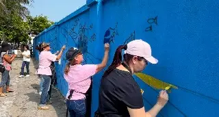 Imagen Realizan mural conmemorativo a los 30 años de importante empresa en Veracruz