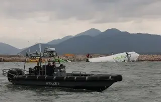Imagen Cae Boeing 747-481 de carga al aterrizar en Hong Kong ; investigan causas