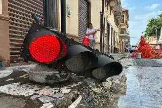 Imagen Cae semáforo en el centro de Veracruz