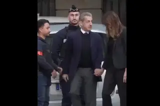 Imagen Viral, Nicolas Sarkozy entrando este martes a la prisión de La Santé, en París (+Video)