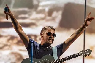 Imagen Alejandro Sanz dedica su concierto a damnificados de Poza Rica: 'Ojalá puedan recuperar sus vidas pronto y Dios los cuide muchísimo'