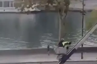 Imagen Revelan grabación del robo de joyas en Museo de Louvre (+Video)