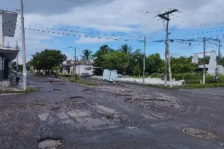 Imagen Habitantes de la Reserva piden reparar baches en esta zona