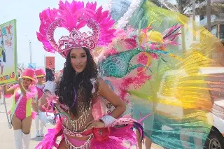 Imagen Rosa María reconoce a Fernanda Pumar como reina electa del Carnaval de Veracruz 