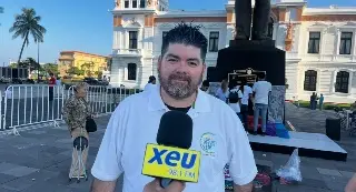 Imagen Invitan a la exposición de altar de muertos y tapete de arroz en la Macroplaza del Malecón en Veracruz 