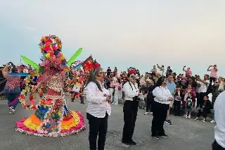 Con cientos de participantes, realizan Carnaval de Catrinas en Veracruz 