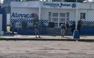 Imagen Desmantelan Policía Municipal de Atoyac, Veracruz; trasladan a varios elementos a Xalapa