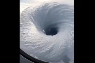 Captan el impresionante ojo del huracán Melissa con categoría 5 (+Video)