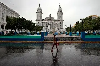 Melissa se refuerza y vuelve a subir a huracán categoría 4 al acercarse a Cuba