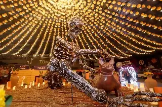 Imagen Con calaveras monumentales honran a la muerte 