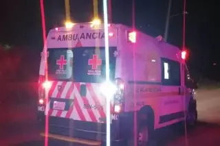 Imagen Choca justo en medio del nortazo contra la parada del camión en Veracruz