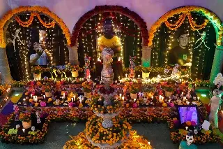 Imagen Altar de muertos en Jalisco recuerda a los astros del fútbol ‘Pelé’ y Maradona