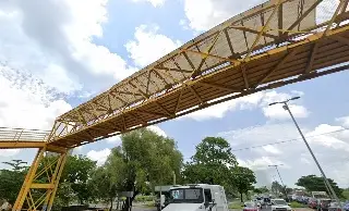 Imagen Reportan daño de estructura del puente peatonal de Geo Villas del Puerto, en Veracruz