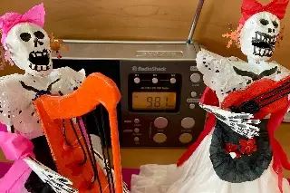 Milburgo Treviño instala altar de muertos en XEU