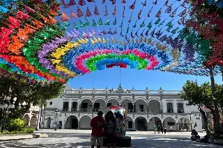 Día de Muertos: Con tapete aéreo y más, así se encuentra adornado el Zócalo de Veracruz (Fotos)