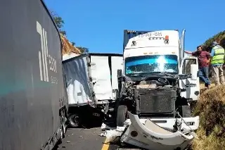 Carambola en carretera de Michoacán deja varios heridos este viernes