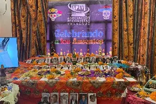 Imagen  Realizan altar en memoria de periodistas fallecidos en Veracruz