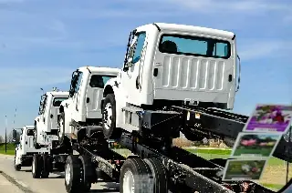 Imagen Entran en vigor en EU aranceles de 25% a camiones importados; afectan específicamente a México