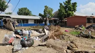 Imagen Maestros piden reconsiderar regreso a clases en municipios al norte de Veracruz 