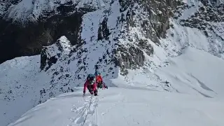 Imagen Al menos7 muertos, entre ellos 5 extranjeros, por una avalancha en Nepal