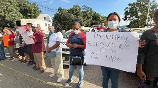Imagen Vecinos de Poza Rica bloquean bulevar por falta de limpieza tras inundación