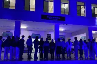 Imagen Con encendido de luces, inician campaña de detección de cáncer de próstata en Veracruz 