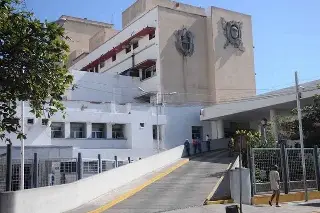 Trabajadores del hospital Regional de Veracruz se van de nuevo a paro de brazos caídos