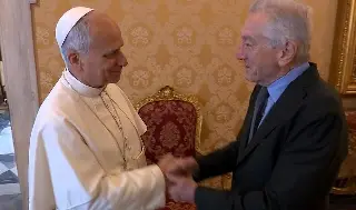 Papa León XlV saludó a Robert de Niro en el Vaticano: 'Es un placer conocerle' (+Video)