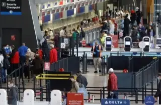 Cierre de gobierno de EU deja más de 1.700 vuelos cancelados