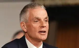 Dimite el director general de la BBC tras polémica por documental sobre Trump